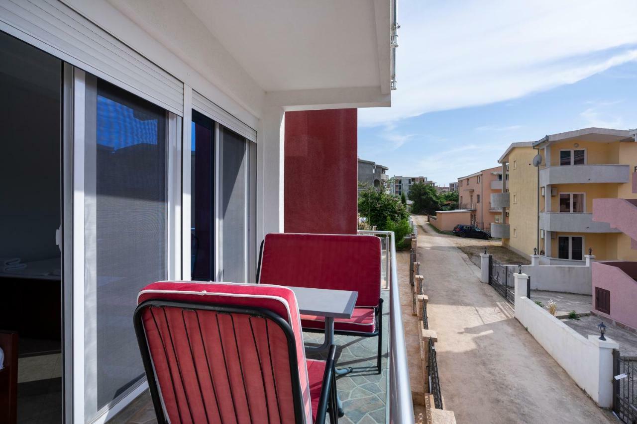 Apartments Vila A1 Dobra Voda Eksteriør billede